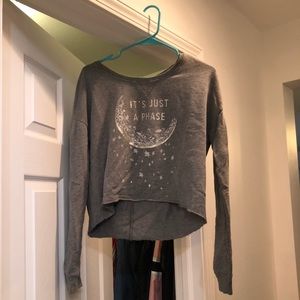 Cropped sweatshirt with saying